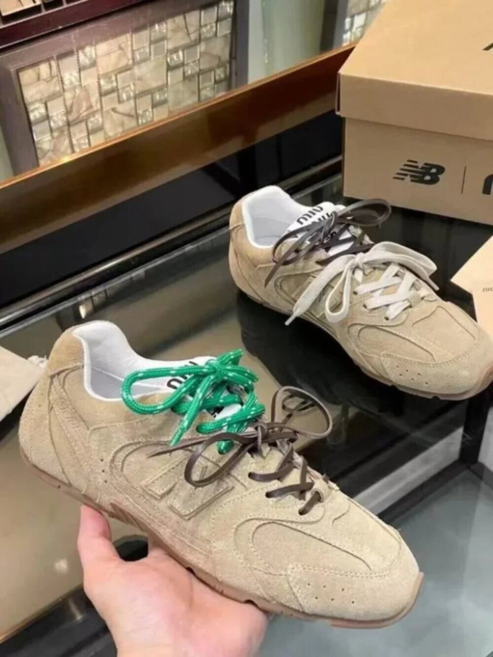 Balance x Miu Miu 530 Sneakers - Picture 4 of 9